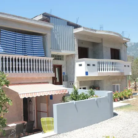 Irina Apartman *